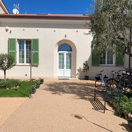 Villino Micol Camere A Due Passi Dal Mare Marina Di Carrara Exterior foto
